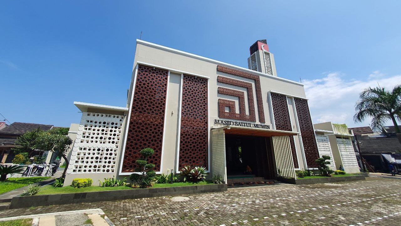 Pintu Utama Masjid